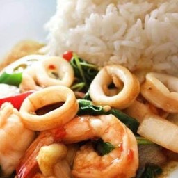 ข้าวกระเพราหมูรวมทะเล