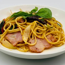 สปาเก็ตตี้ผัดพริกแห้งเบคอน