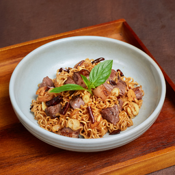 มาม่าผัดพิคานย่าพริกกระเทียม