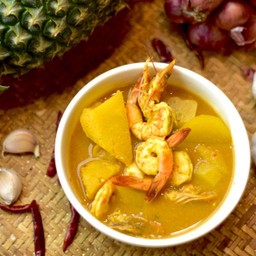 แกงส้มกุ้ง มะละกอ สับปะรด