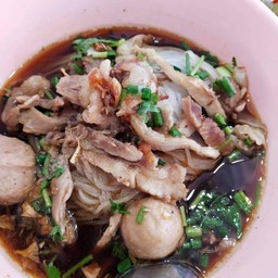 ก๋วยเตี๋ยวไก่ตุ๋น
