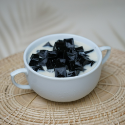 MH02 เฉาก๊วยนมสด (Grass Jelly နို့ချို)