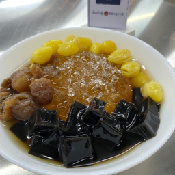 L04 เฉาก๊วยน้ำลำไย (Grass Jelly with Longan )