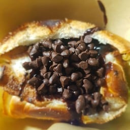 ปังปิ้งไส้ทะลัก ช็อคโกแลต + ช็อกโกแลตชิพ (ลูก)