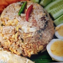 ข้าว คลุกน้ำพริกปลาทู ไข่ต้ม กุนเชียง