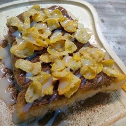 ขนมปังปิ้งเนย นม โอวัลติน คอนเฟล็ก