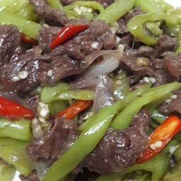 ผัดพริกอ่อนเนื้อ(กับข้าว)