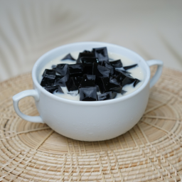 M02 น้ำเต้าหู้นมสดเฉาก๊วย (ပဲနို့ နို့စိမ် Grass Jelly)