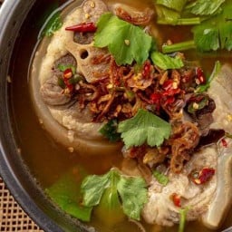 ไก่ทอดหาดใหญ่ นิเดียร์ & ไข่เจียวทรงเครื่อง นิเดียร์ ซีเจมาบไผ่