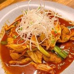 A08 หมูผัดกิมจิ