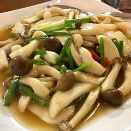 ผัดเห็ดสามอย่าง