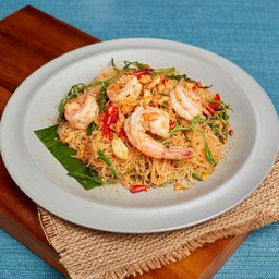 เส้นหมี่ผัดกุ้งผักกระเฉด