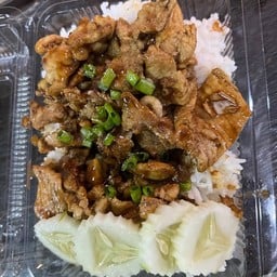 หมูสับผัดกระเทียมราดข้าว