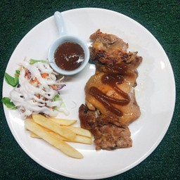 สเต็กสะโพกไก่พริกไทยดำ