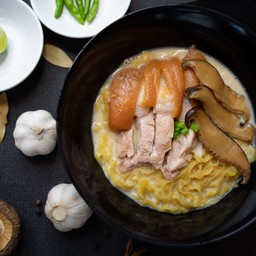 บะหมี่ซุปกระดูกหมู