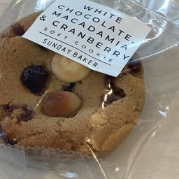 White chocolate macadamia & cranberry soft cookie (LM)
