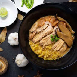 บะหมี่ซุปกระดูกหมูแซ่บ