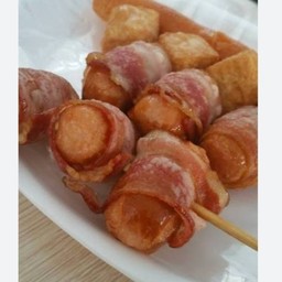 ใส้กรอนพันเบคอน