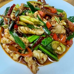 香辣鱿鱼ปลาหมึกผัดพริกหอม