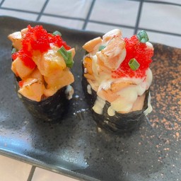 แซลมอนหั่นเต๋า