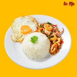 ข้าวผัดกระเพราหมูกรอบ/ทะเล/เนื้อ
