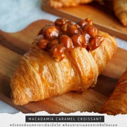 Macadamia salted caramel croissant (LM)