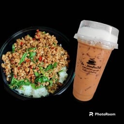 ข้าวราดกระเพราหมูสับ+ชาไทย