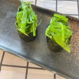 ยำสาหร่ายเขียว