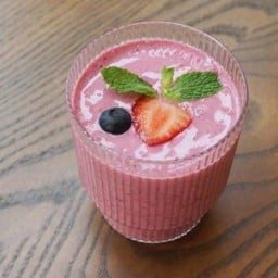 Berry berry smoothie  (LM)