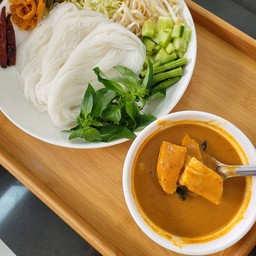 ขนมจีนน้ำยาแชลมอน