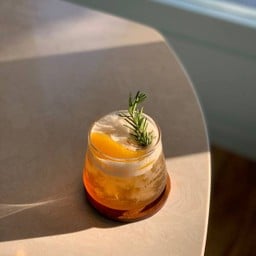 White peach & grape fruit iced tea (LM)