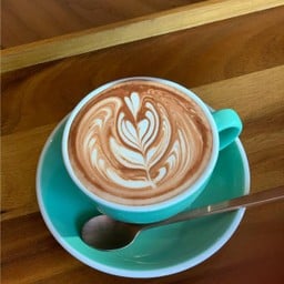 Hot cafe latte (LM)