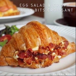 Egg salad & spicy bacon bits croissant (LM)