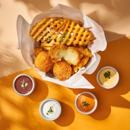 ฟรายวาฟเฟิล+ มอสซาเรลล่าชีสบอล