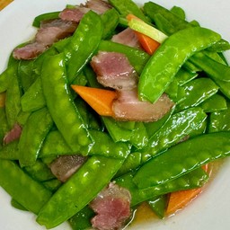 荷兰豆炒腊肉ถั่วลันเตาผัดหมูน้ำค้าง