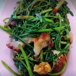 ผักบุ้งหมูกรอบ