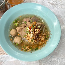 ก๋วยเตี๋ยวเนื้อต้มยำน้ำใส