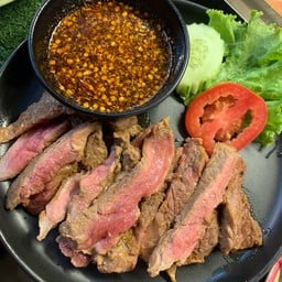 เนื้อย่าง-จิ้มเเจ๋ว