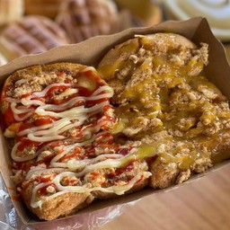 ปังแผ่นหมูหยอง น้ำสลัดโบราณ