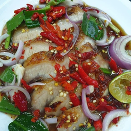 ยำคอหมูย่าง