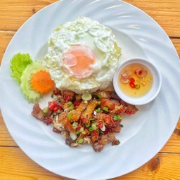 ข้าวหมูสามชั้นคั่วพริกเกลือ+ไข่ดาว
