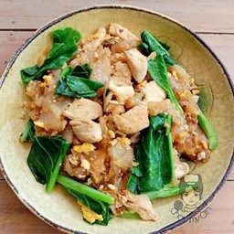 ผัดซีอิ้วหมู เส้นใหญ่