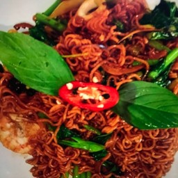 มาม่าผัดขี้เมาทะเล