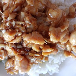 ไก่กระเทียม ราดข้าว