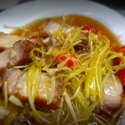 กุยช่ายขาวหมูกรอบ