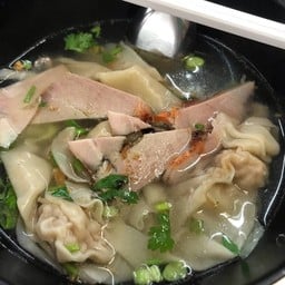 เกี๊ยวหมูแดง+หมูกรอบ