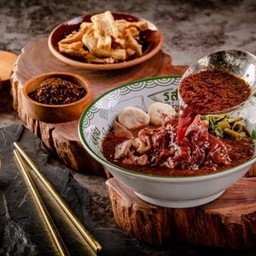 36. ก๋วยเตี๋ยวน้ำตกหมูสไลด์รวม