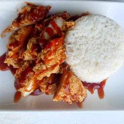 ข้าวไก่ทอด ราดซอสบาร์บคิว