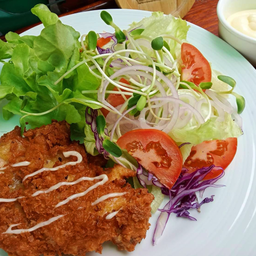 สลัดไก่ทอด