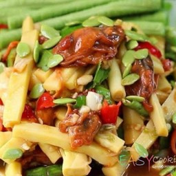 ตำหน่อไม้หอยดอง